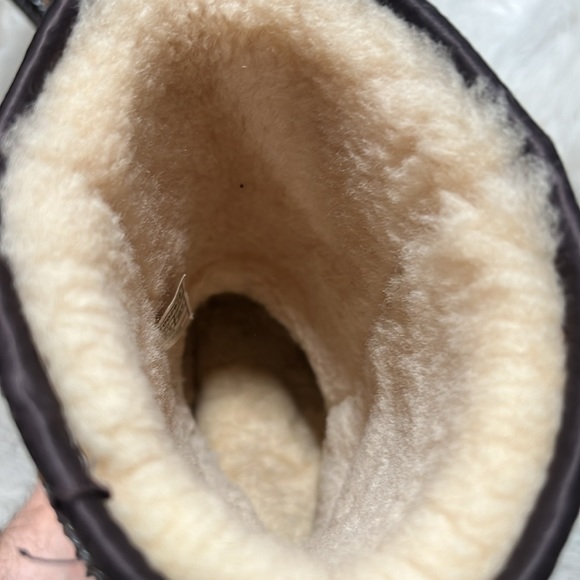 UGG Women's Classic Short Blue Silver Sequin Boots Booties Size 6 Sheepskin Fur - Picture 9 of 11